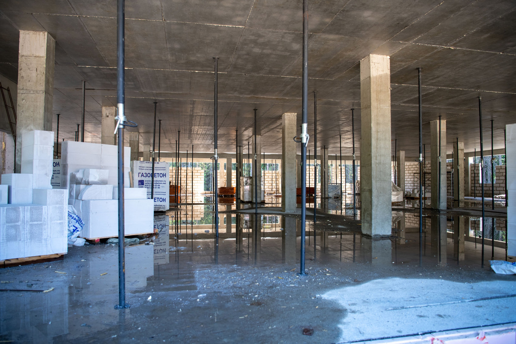 How to Choose the Right Commercial Dehumidifier for Your Space?